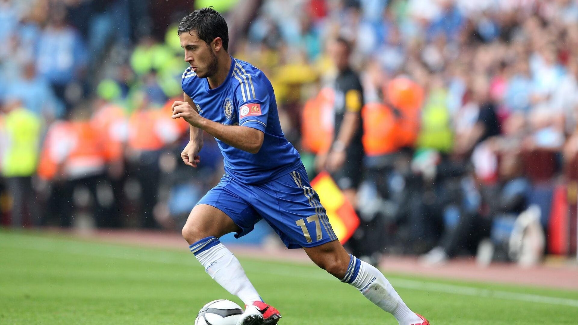 乐鱼电竞在线平台-拉齐奥中路组织串联有效制造机会,拉齐奥足球俱乐部的辉煌时期